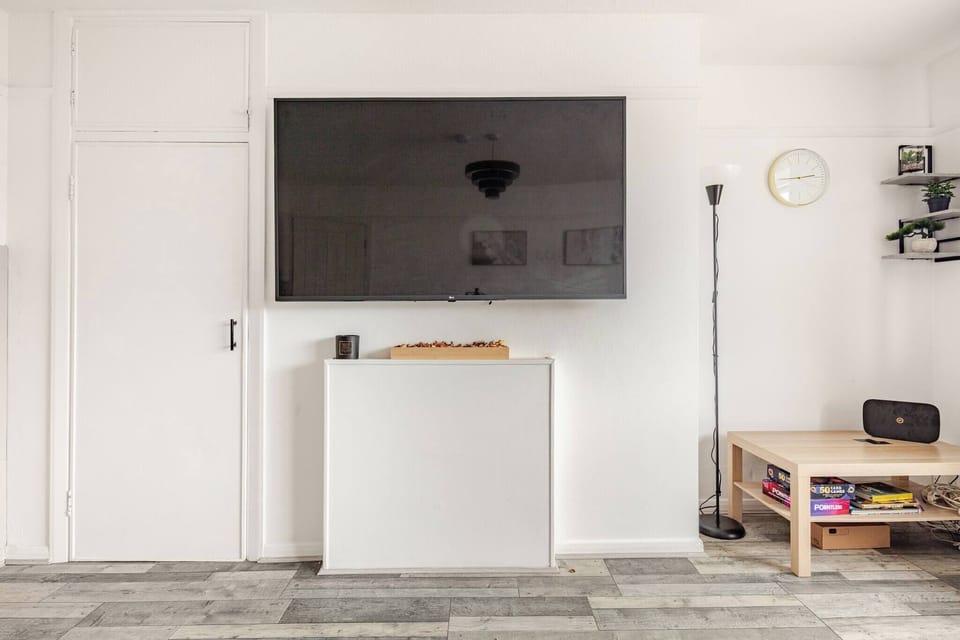 Apartment, 2 Bedrooms, Balcony | Room amenity