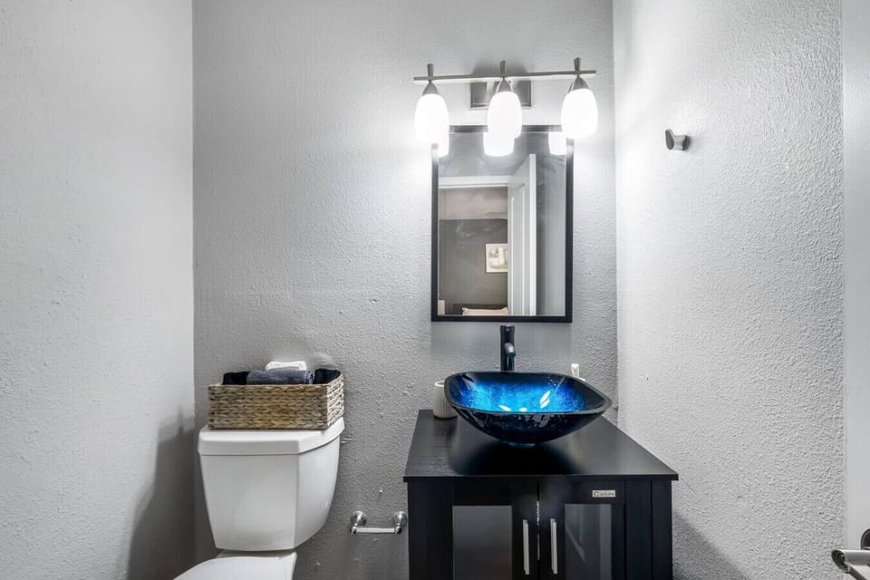 Clean and well-maintained bathroom stocked with essentials for a comfortable stay, ideal for refreshing after a day at AT&T Stadium.