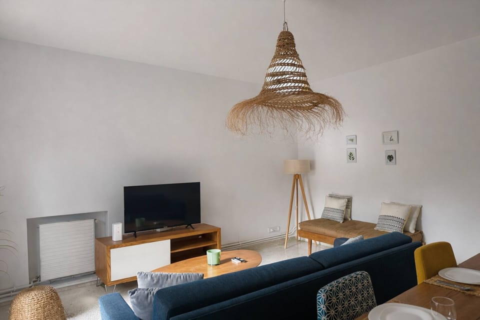 Apartment, 2 Bedrooms | Living room