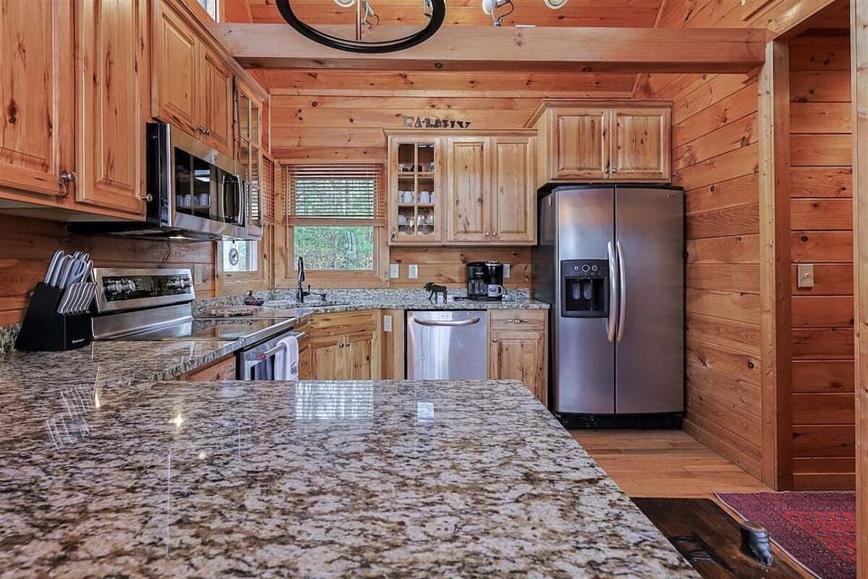 Counter Space Perfect For A Large Group