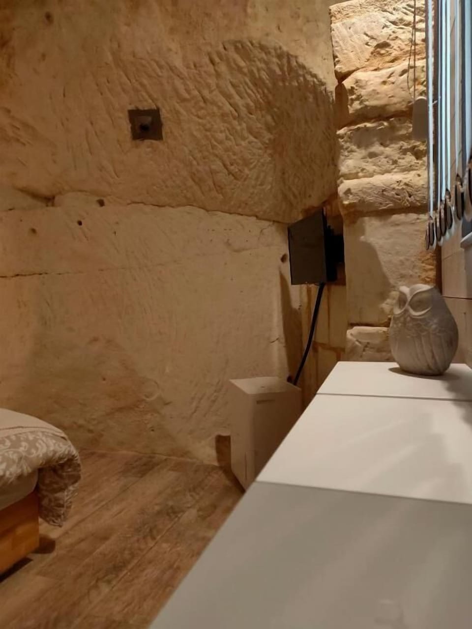 The Double Troglodyte Room of the Stables | Interior