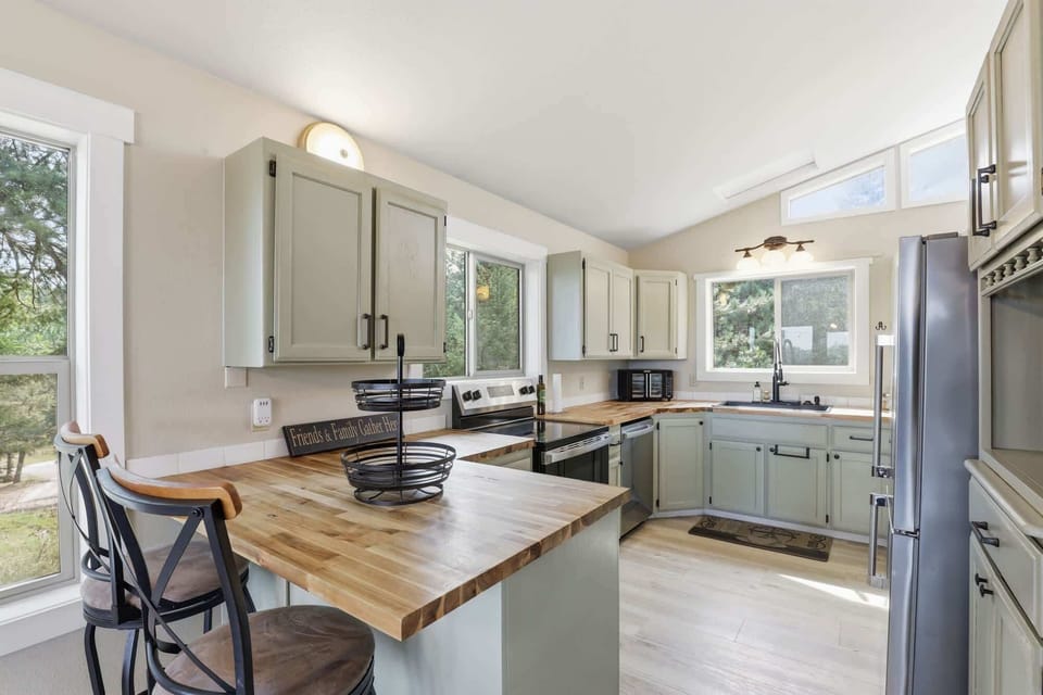 Light And Bright Kitchen