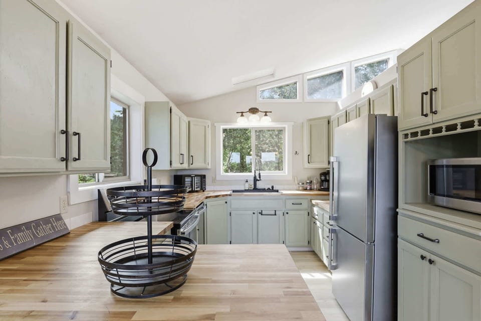 Light And Bright Kitchen