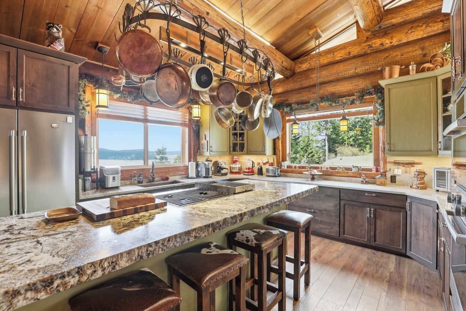 Chef's Kitchen and Amazingly Equipped