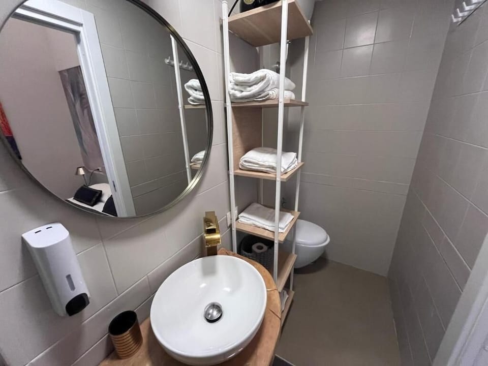Deluxe Double Room, Courtyard View | Bathroom