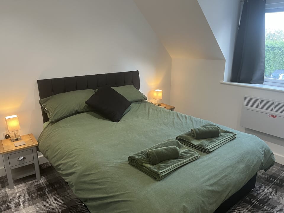 Deluxe Double Room, Ensuite | Iron/ironing board (on request), WiFi (free)