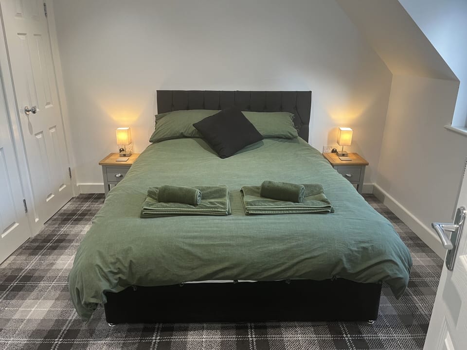 Deluxe Double Room, Ensuite | Iron/ironing board (on request), WiFi (free)