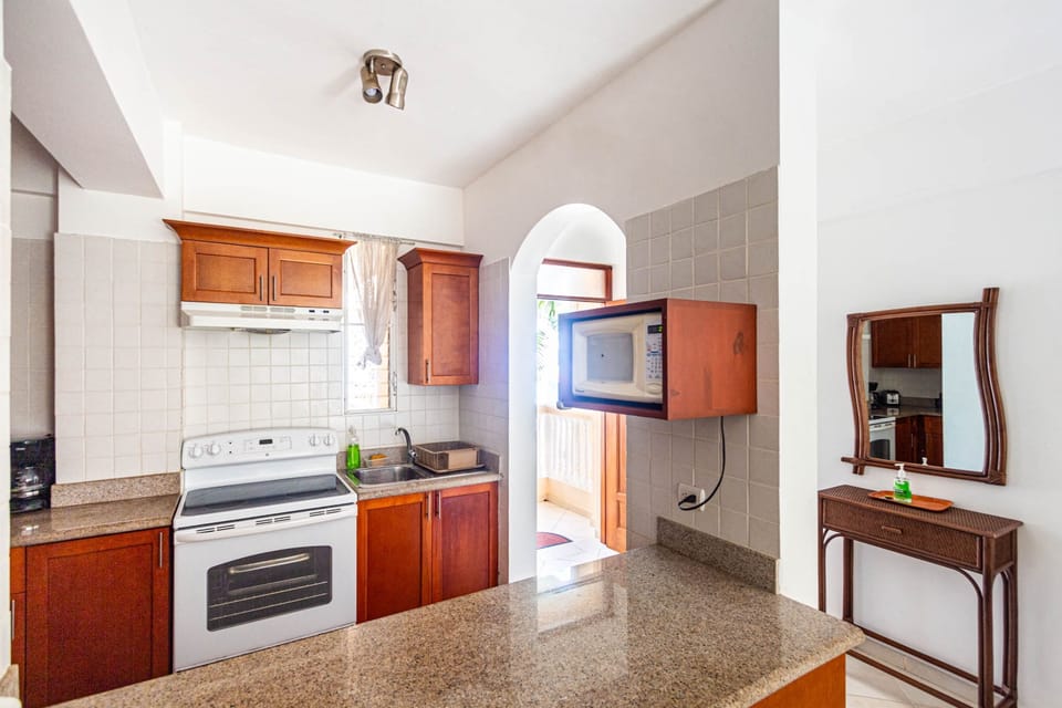 Apartment, 2 Bedrooms, Balcony, Pool View | Interior