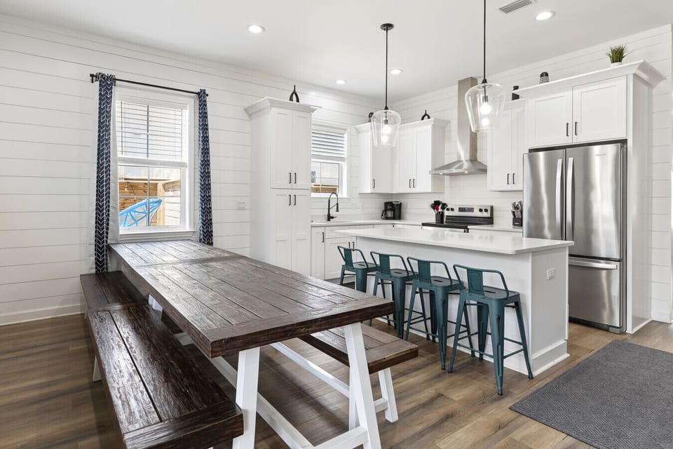 Dining Room & Kitchen