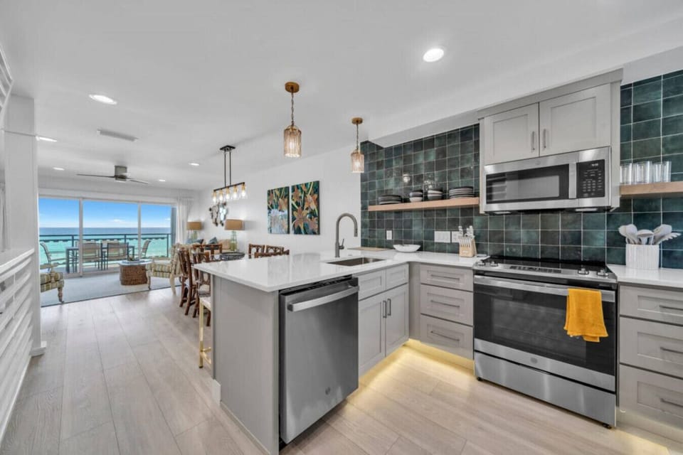 Floor 2: Kitchen fully stocked for cooking