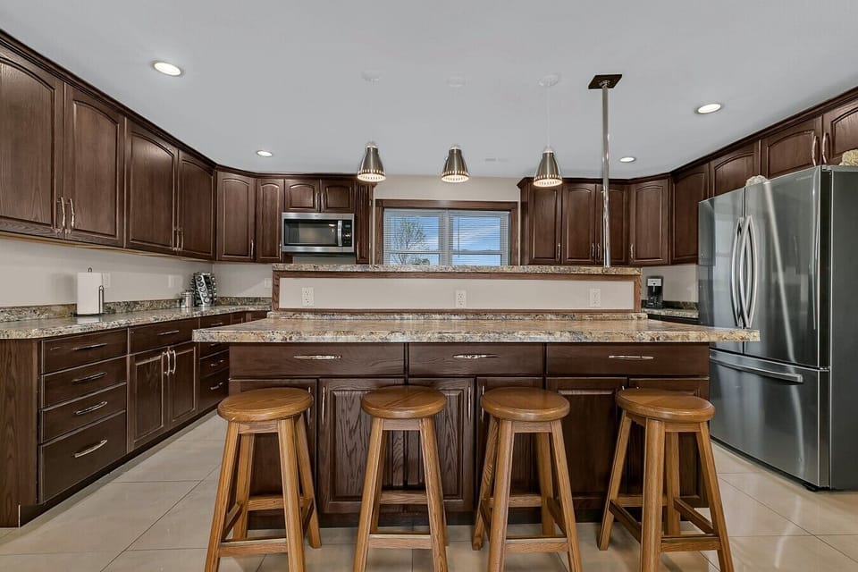Kitchen | Center Island & Bar Seating | Stainless Appliances