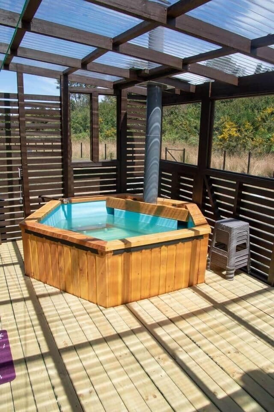Outdoor spa tub