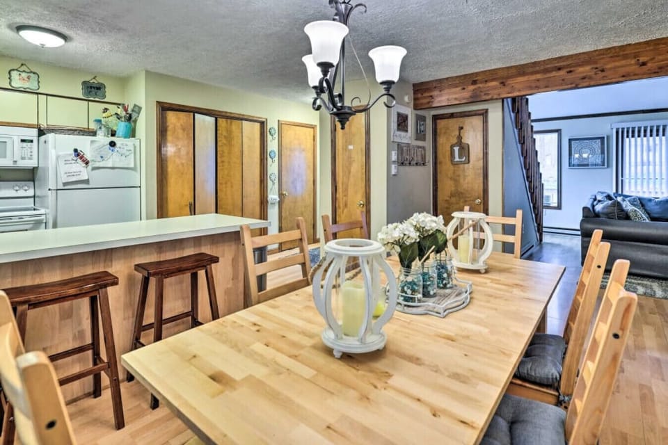 Dining Area | Wood Table | Open Layout & Kitchen Access