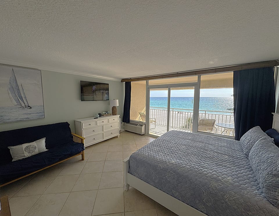 King bed, pull-out futon, all overlooking the Gulf!