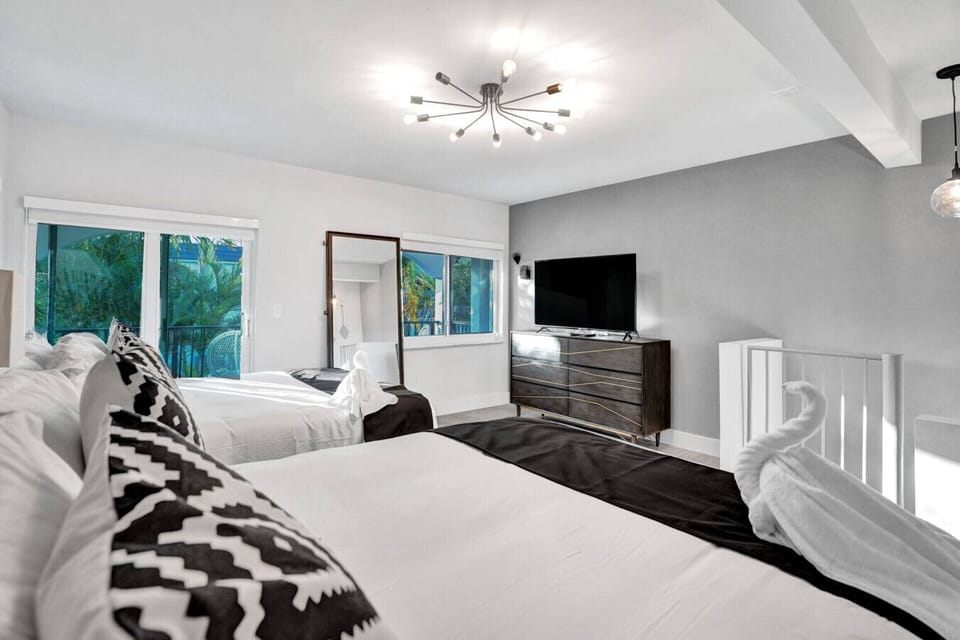 Cozy Bedroom with Comfortable Bed — Relax & Recharge