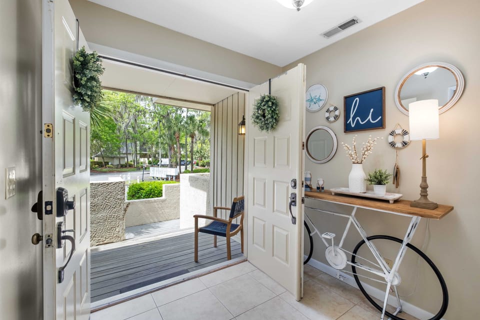 Welcome to Fairway Hideaway, with its welcoming entrance, bright and charming!