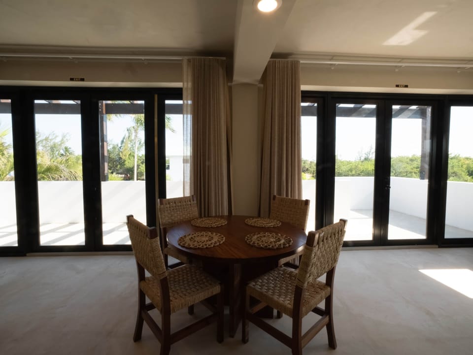 GSV Dinning table