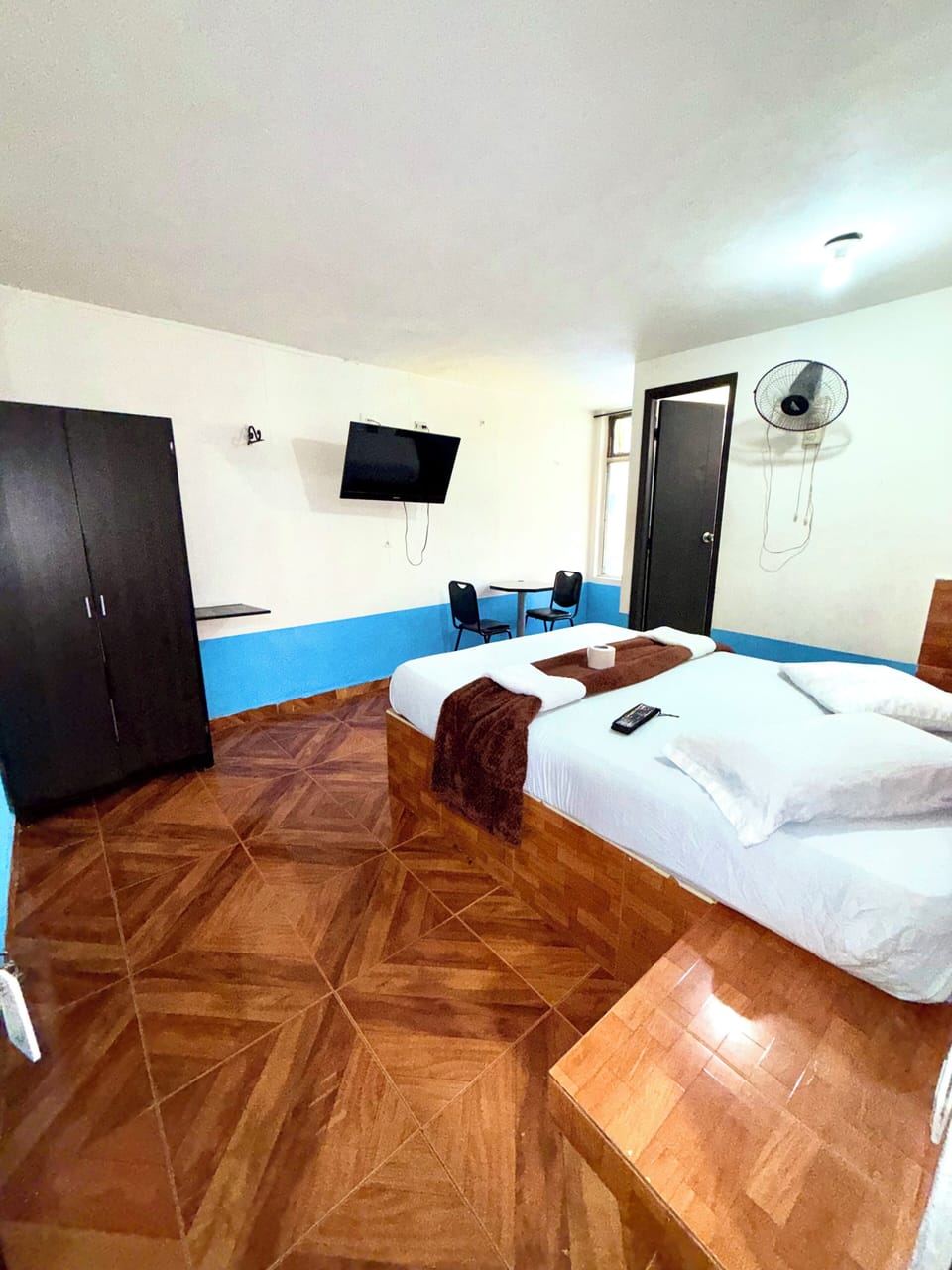 Free WiFi, bed sheets