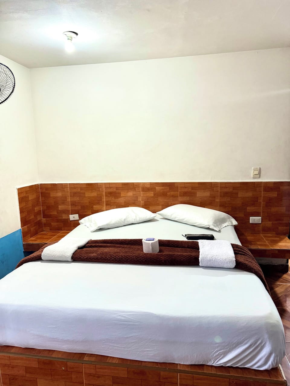 Free WiFi, bed sheets