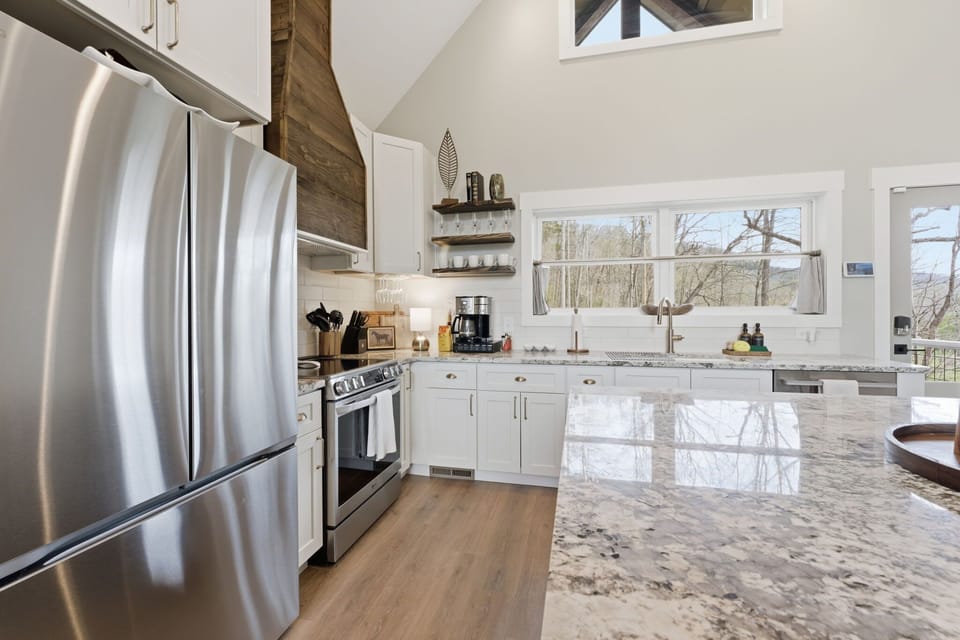 Designed for Convenience – A fully stocked kitchen with high-end appliances and generous cabinetry, perfect for any home chef.