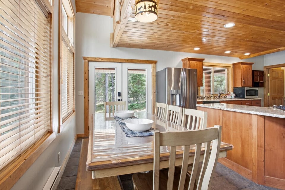 Dining Area + Bar Seating at the Kitchen Island