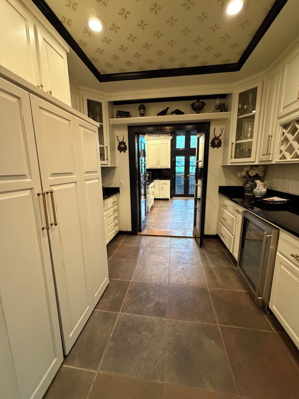laundry room & kitchen entry 