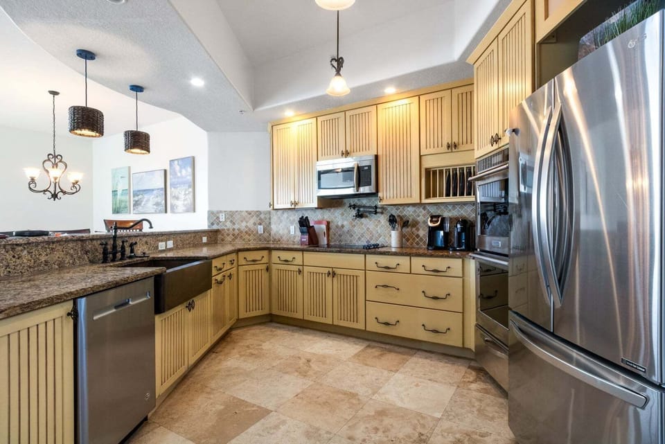 Large kitchen with plenty of counter space to make your favorite meals