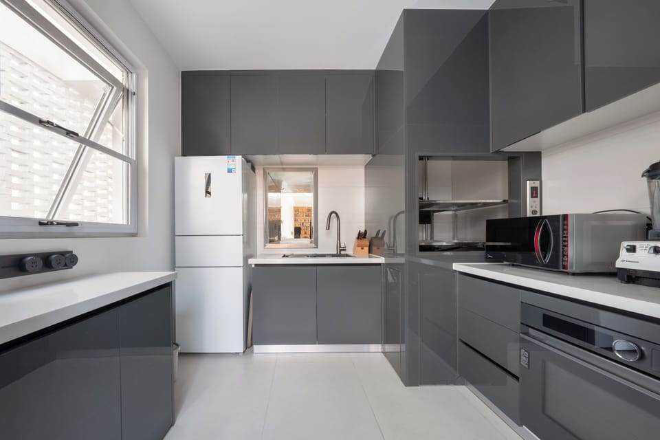 Shared fridge, shared microwave