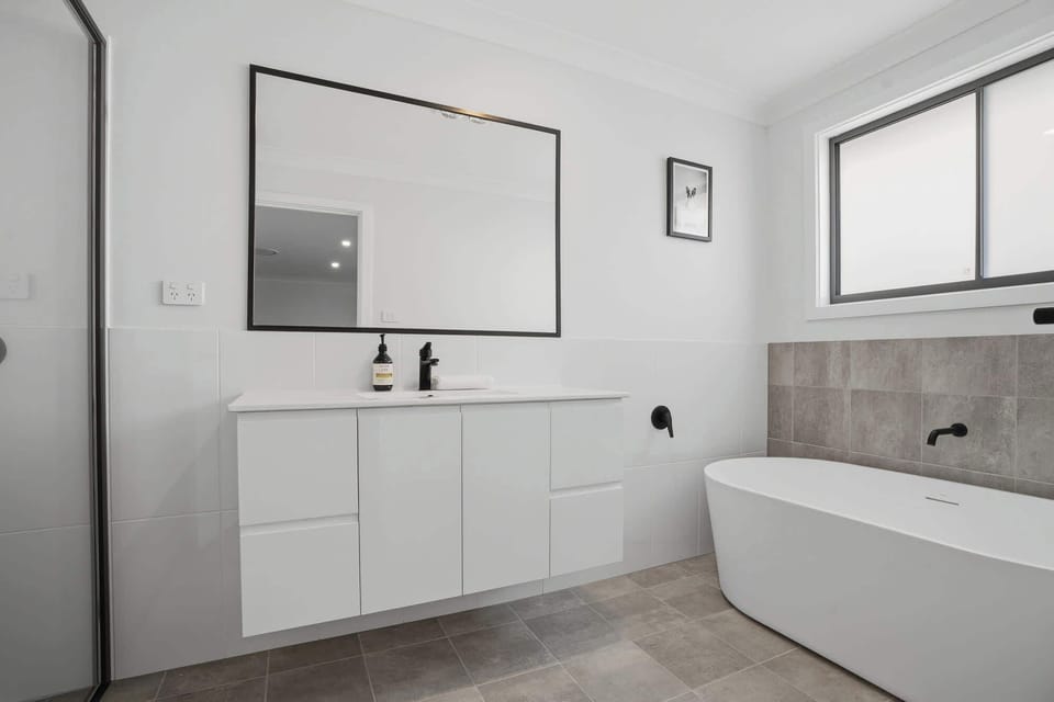 Main Bathroom with Bath