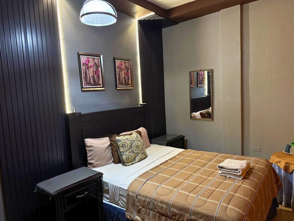Basic Room | Desk, WiFi (free)
