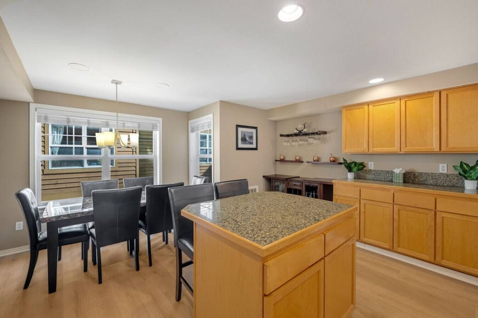 Spacious kitchen island w/ seating beside the dining area for casual breakfasts or evening snacks