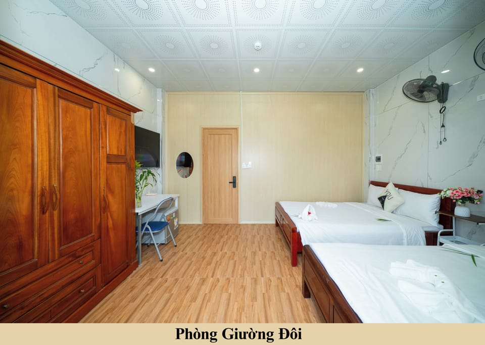 Family Double or Twin Room, Balcony, Mountain View | Desk