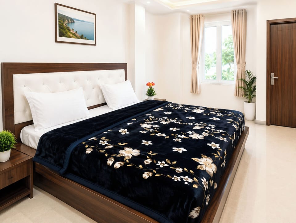 Superior Double Room, Air conditioning | Hypo-allergenic bedding, desk, soundproofing, free WiFi