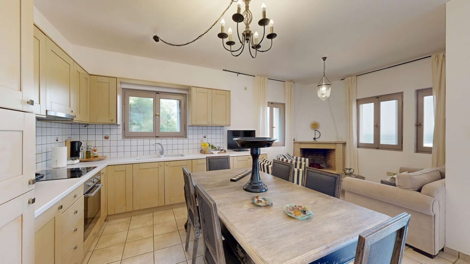 Fully Equipped Kitchen with Breakfast Bar and Modern Appliances