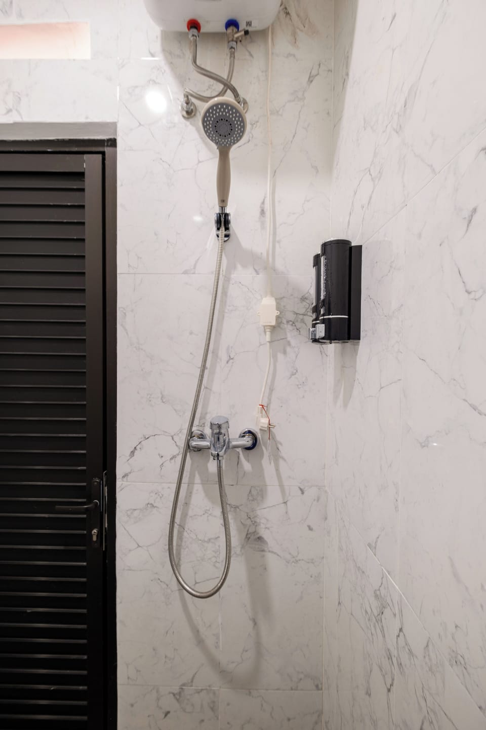 Shower, bidet, towels, soap