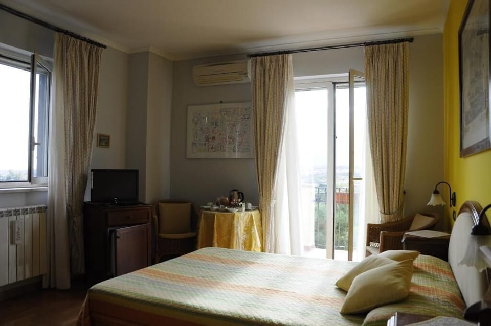 Double Room, Balcony, Pool View | WiFi (free)