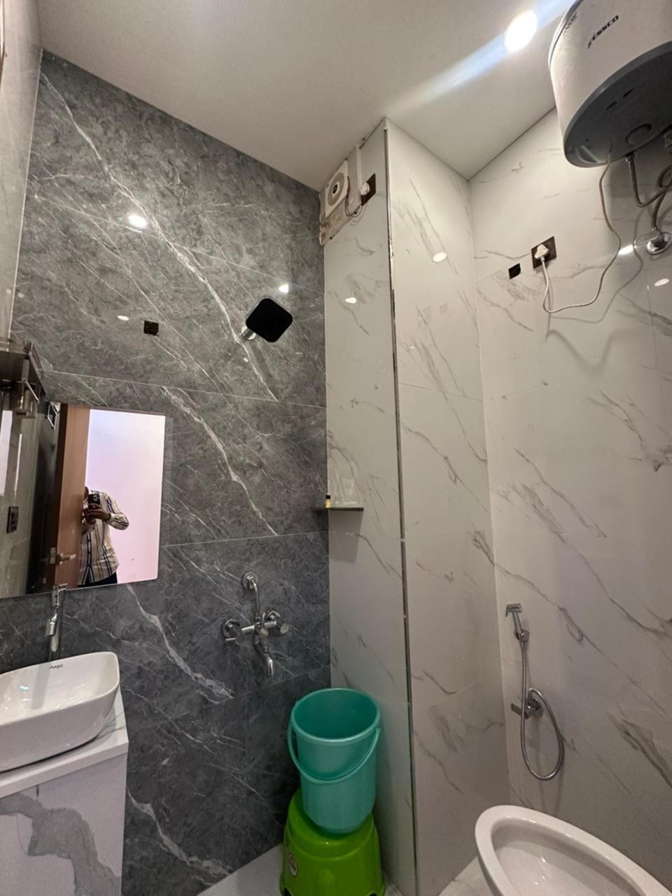 Triple Room | Bathroom | Shower, towels, soap, shampoo