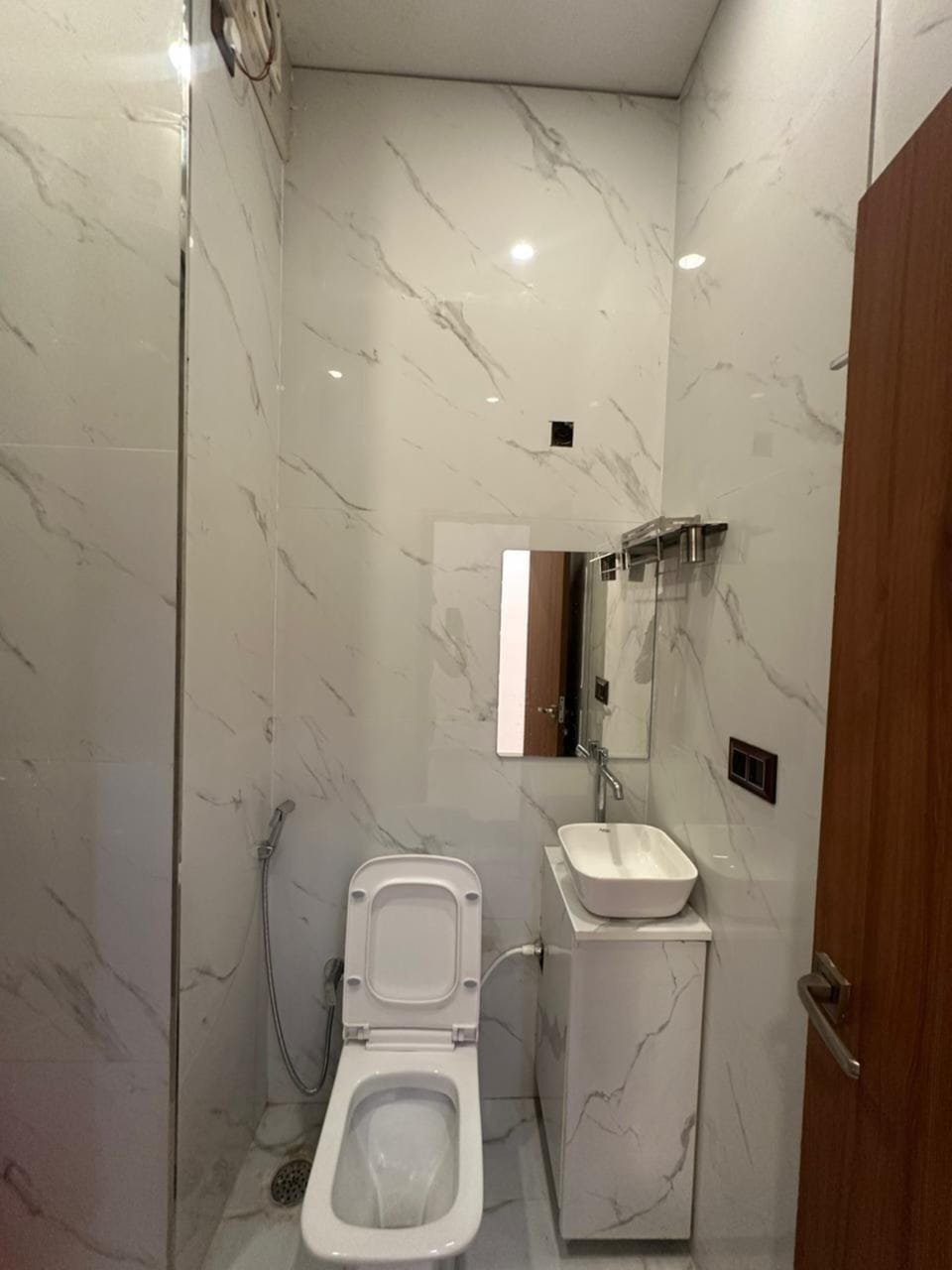 Classic Suite | Bathroom | Shower, towels, soap, shampoo