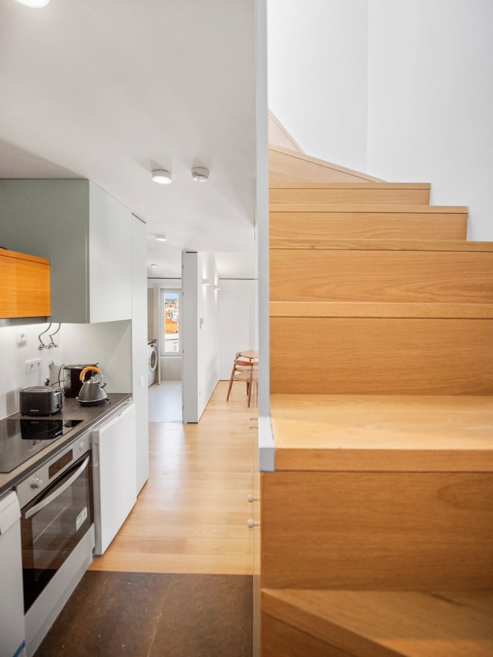 Comfort Apartment, City View | Private kitchen | Mini-fridge, microwave, oven, stovetop