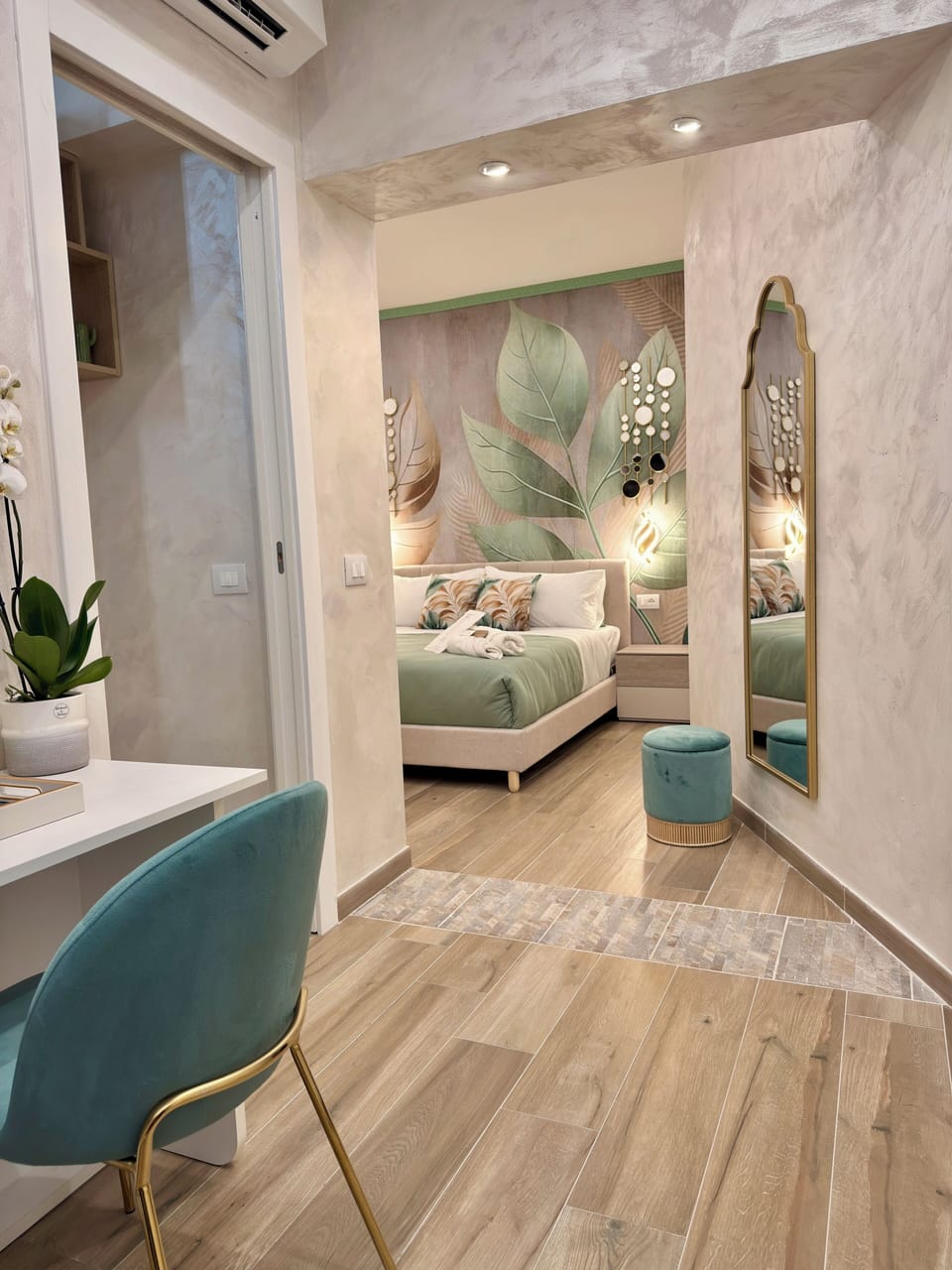 Standard Townhome | Desk, free WiFi