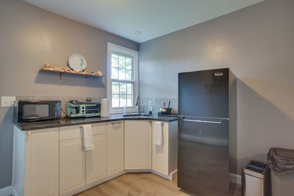 Kitchenette | Main Level