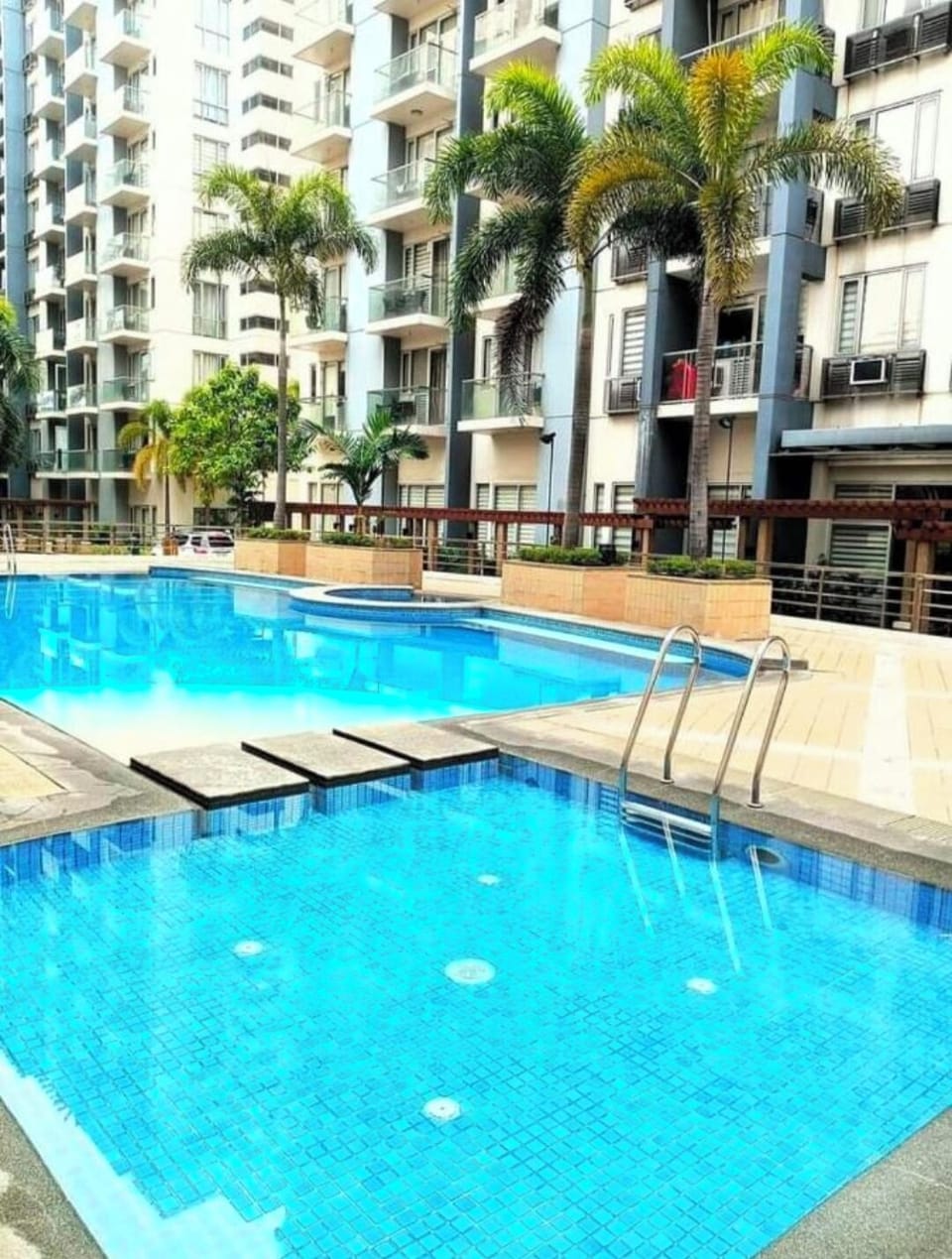2 outdoor pools