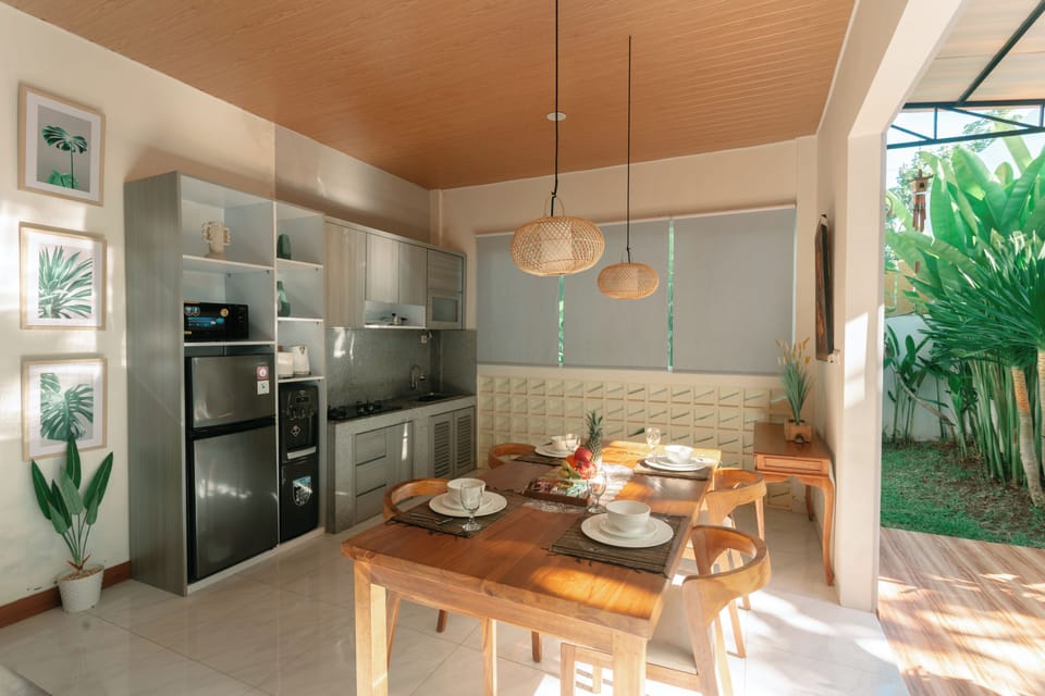Standard Villa, Balcony, Pool View | Dining