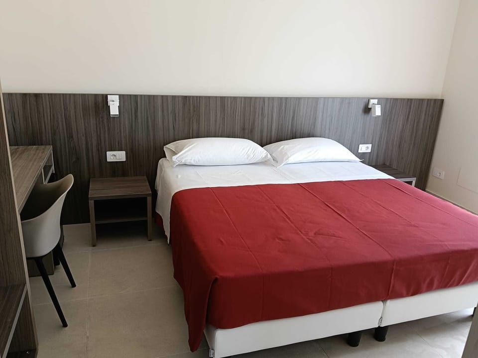 Double or Twin Room | Desk, laptop workspace, free WiFi