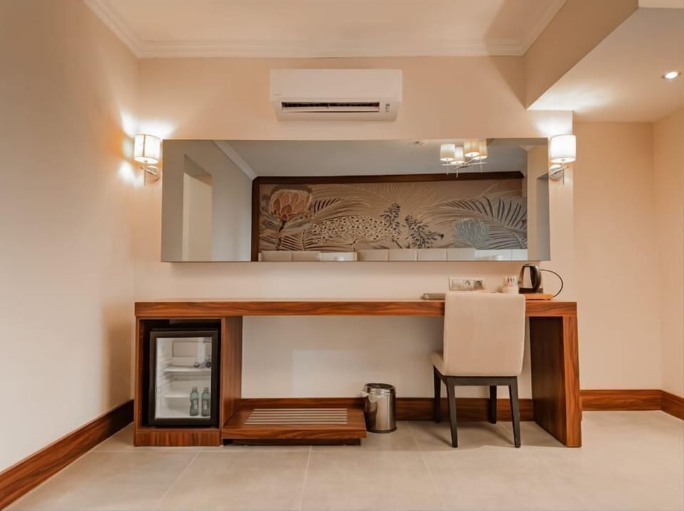 Premium bedding, minibar, in-room safe, desk