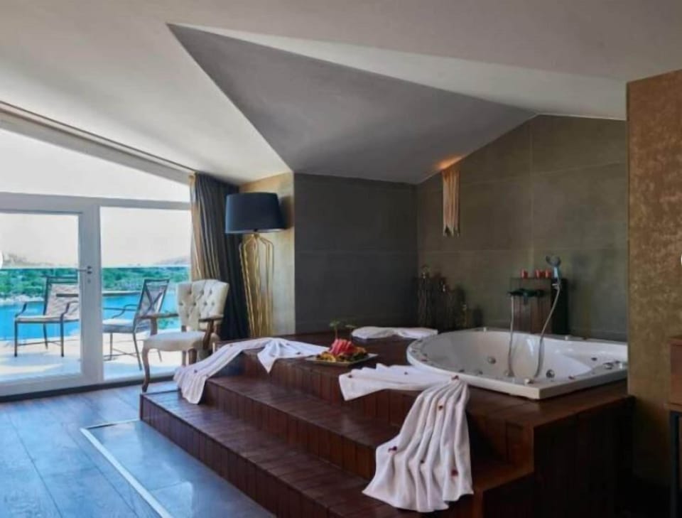 Premium Double Room, Jetted Tub, Sea View | Premium bedding, minibar, in-room safe, desk