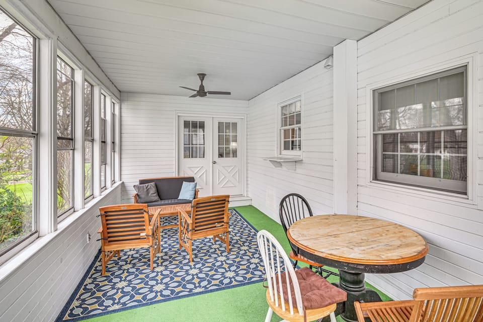 Sunroom | Available in Warm Seasons | Seating for 8 | Pass-Through to Kitchen