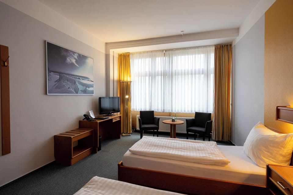 Twin Room | Desk, free WiFi, bed sheets, wheelchair access