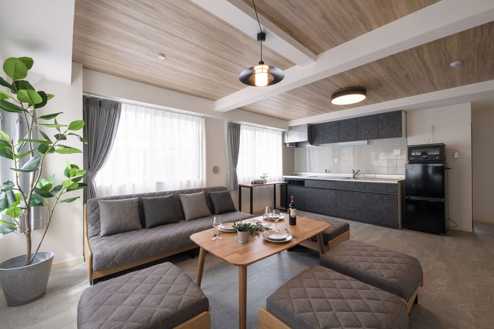 Deluxe Apartment, 2 Bedrooms | In-room dining