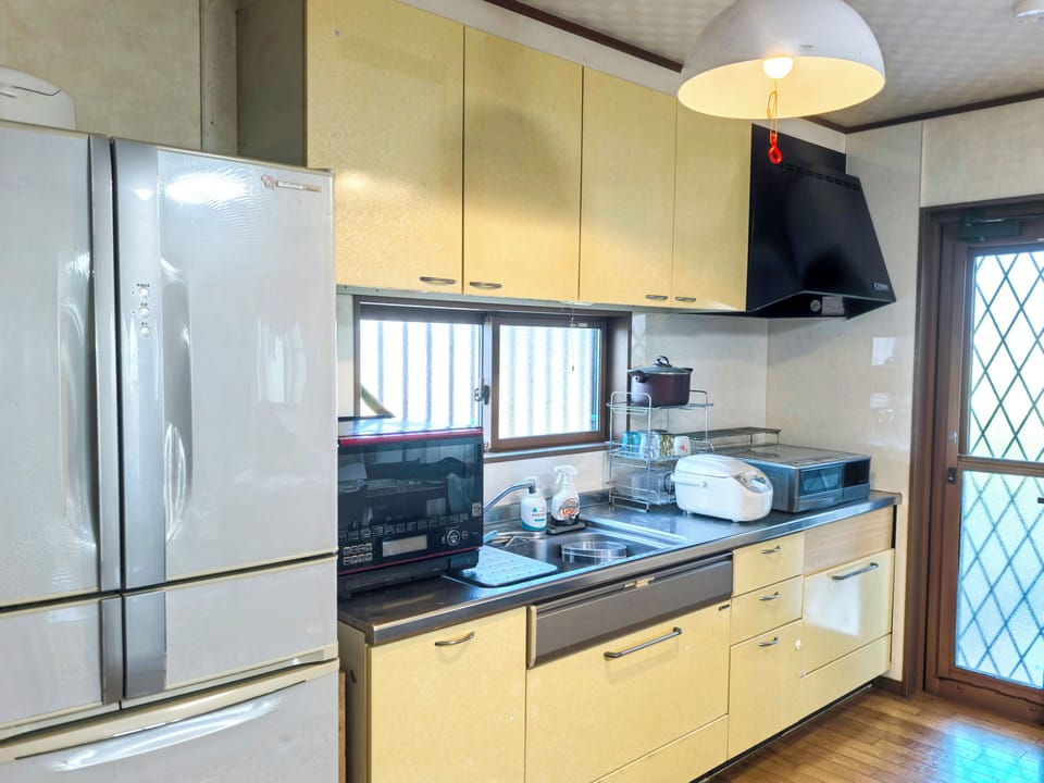 Deluxe House, Balcony, Garden View | Private kitchen | Full-size fridge, oven, stovetop, rice cooker